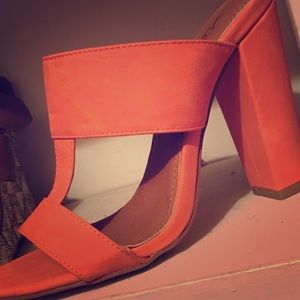 Orange heels never worn 👌🏽